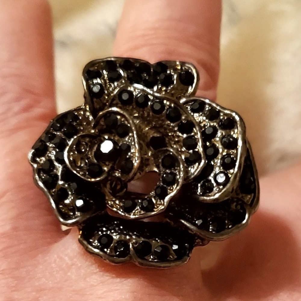 Large Black Crystal Rose Stretch Ring